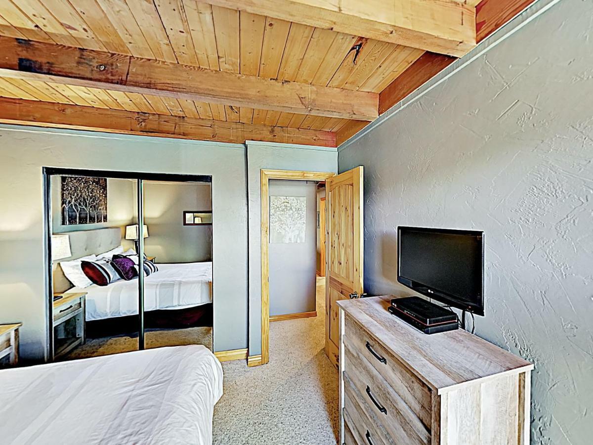 New Listing! Treehouse Condo With Pool & Hot Tubs Condo Silverthorne Exterior photo