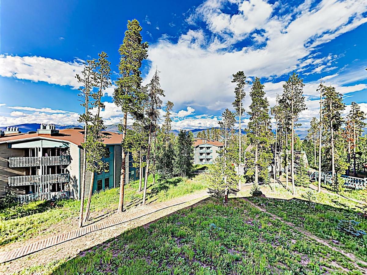 New Listing! Treehouse Condo With Pool & Hot Tubs Condo Silverthorne Exterior photo