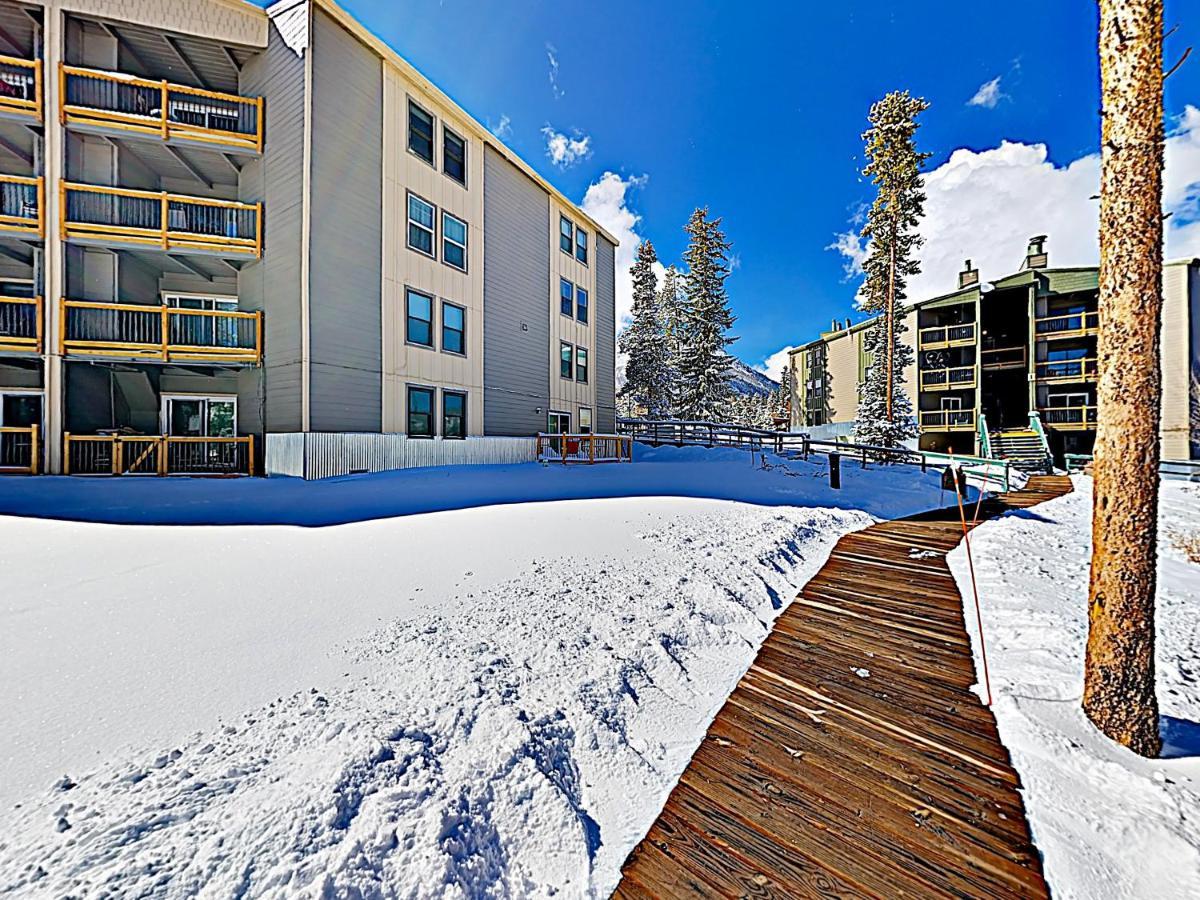 New Listing! Treehouse Condo With Pool & Hot Tubs Condo Silverthorne Exterior photo